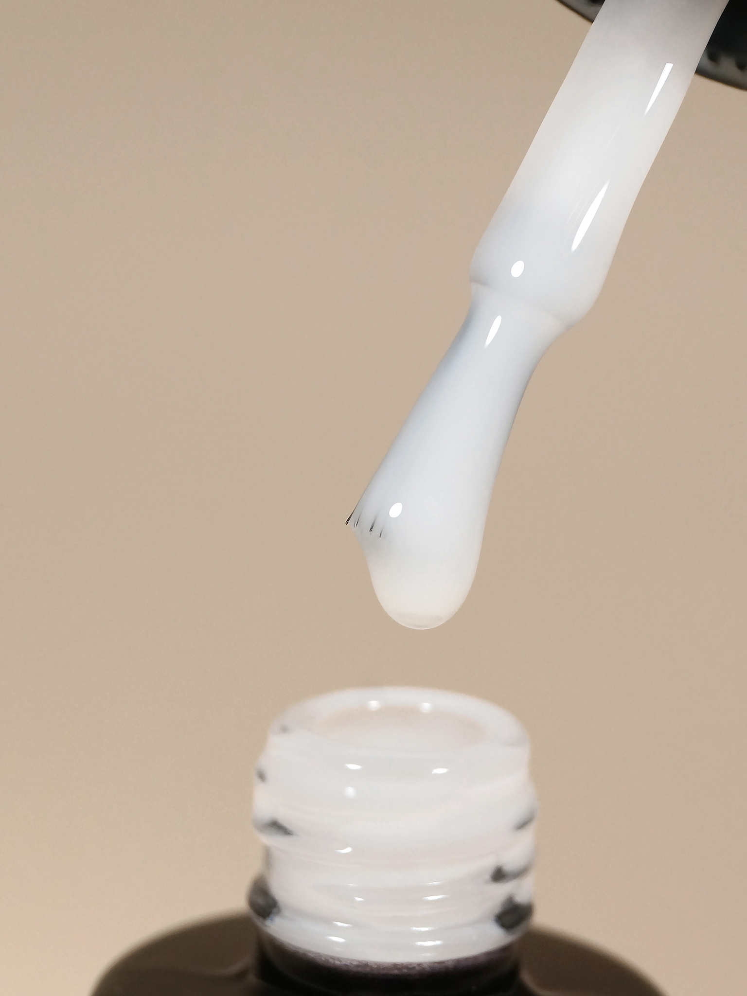 Камуфлирующее базовое покрытие молочное (Rubber base milky) #2, 10 ml_1